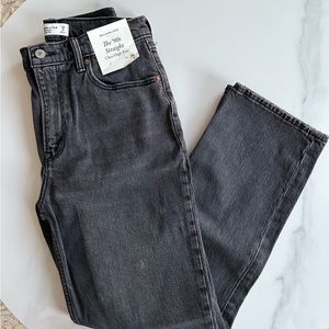 Abercrombie 90’s Straight Ultra High Rise Jeans Dark Grey
